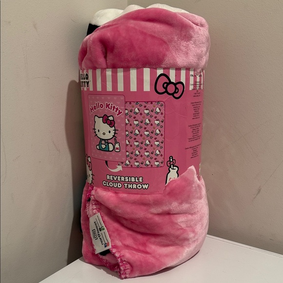 Hello Kitty Pink Reversible Cloud Northwest Throw